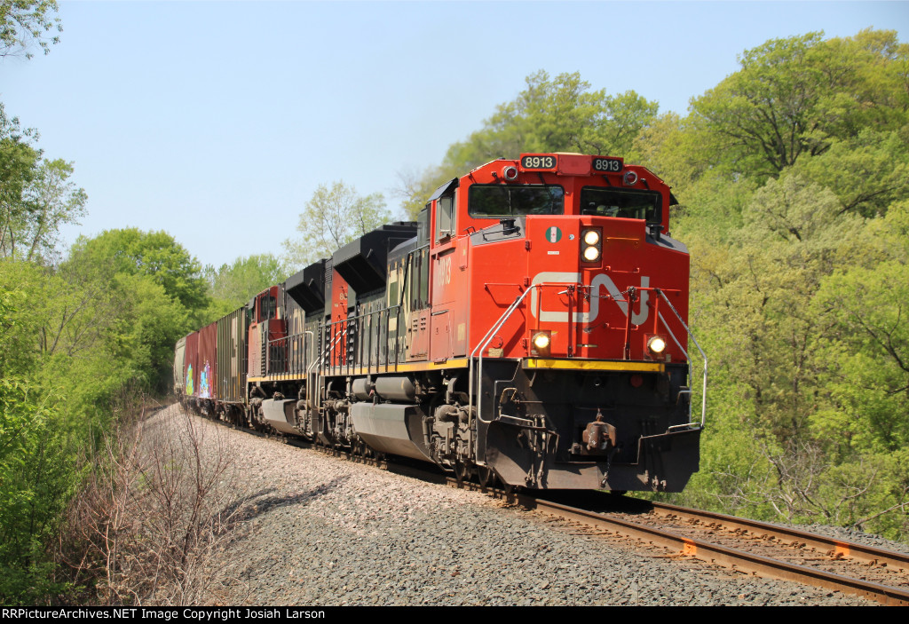 CN 8913 East